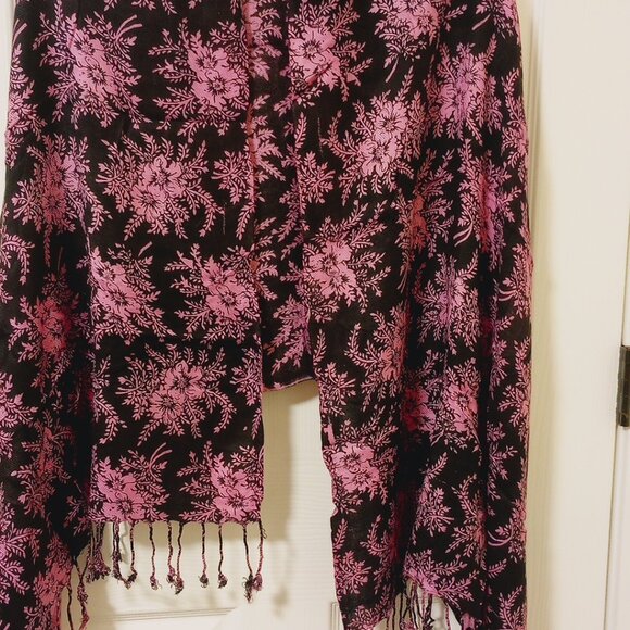 Soft Plush Pink Black Floral scarf Wrap Fringed Edges - Picture 4 of 6